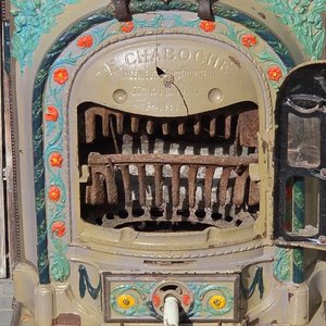 Antigua Estufa a Leña Francesa de Hierro Fundido "Le Chaboche" - imagen 4