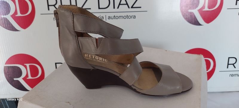 Zapatos de tacón alto de cuero - imagen 2