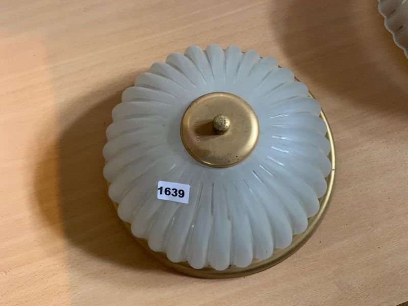 Lámpara de techo con base de bronce y tulipa de vidrio esmerilado - imagen 4