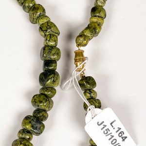 Collar de Piedras Verdes y Brazalete de Madera y Nácar - imagen 5