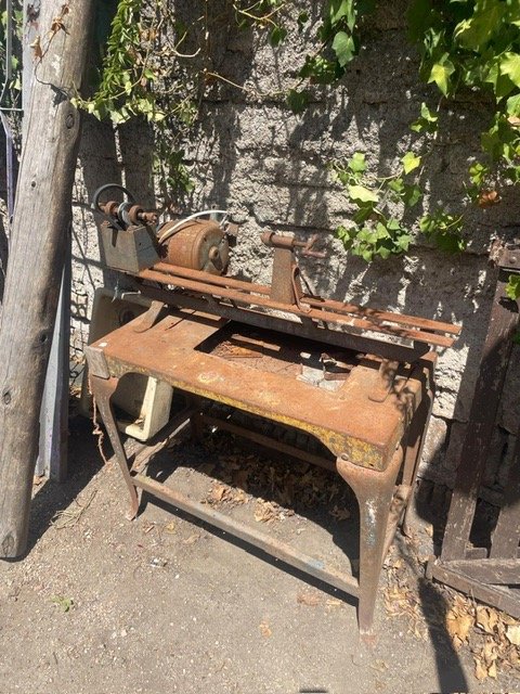 Lote siguiente: Maquinaria vieja para costura