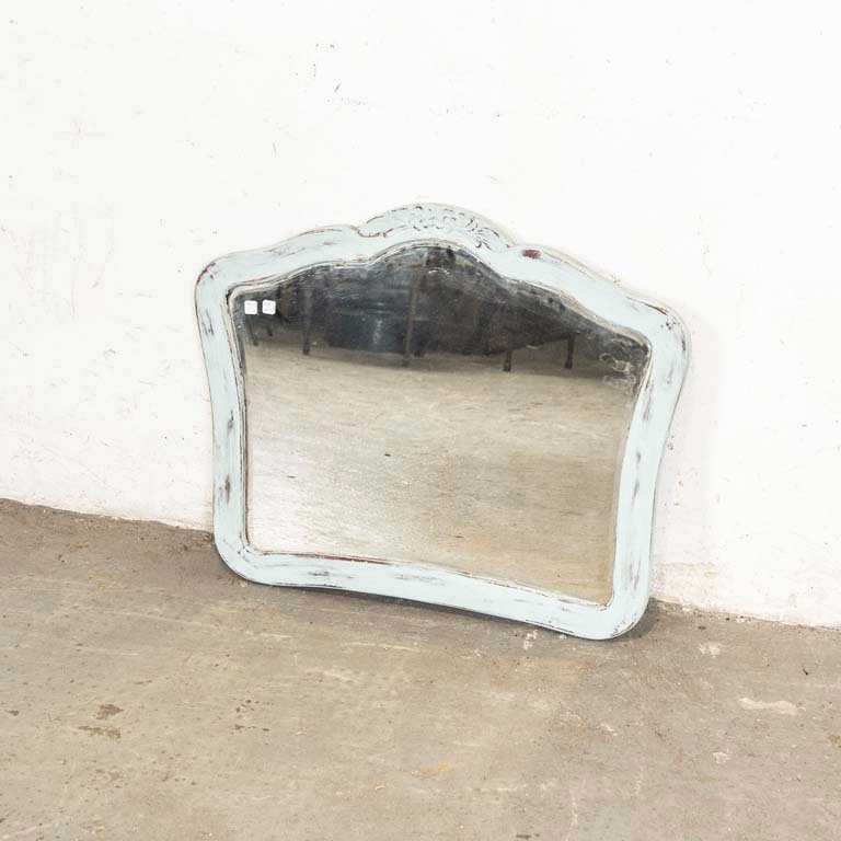 Lote anterior: Espejo biselado francés con marco de madera tallada y pintada