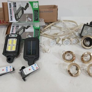 Lote anterior: Lote de Iluminación: Focos Solares y Soportes para Dicroicas