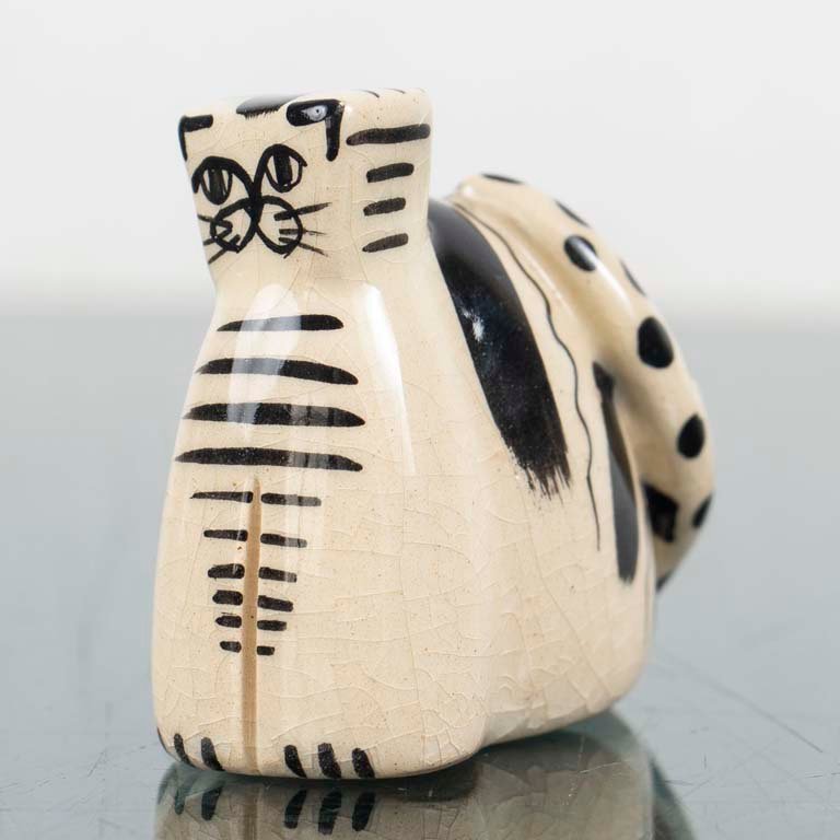 Figurita de gato de loza firmada - imagen 1