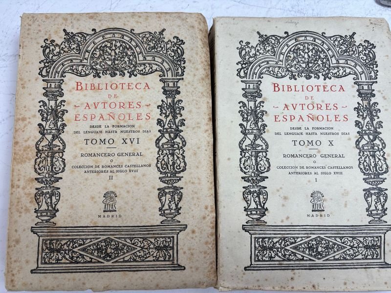 Libros antiguos de autores españoles con esculturas en mano y dedo - imagen 2