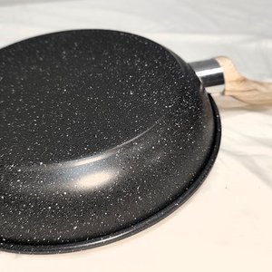 Sartén Antiadherente Esmaltada 24cm con Mango Anatómico - imagen 4