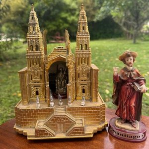 1 adorno Iglesia Santiago de Compostela en plastico y Santiago - imagen 3