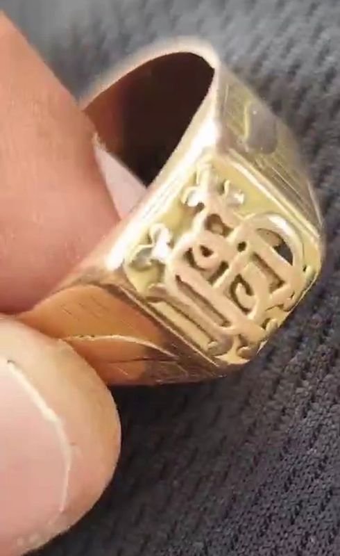 Anillo de oro 18k con diseño grabado - imagen 1