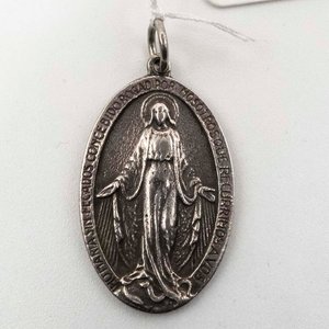 Lote siguiente: Dije Religioso de Plata Virgen María
