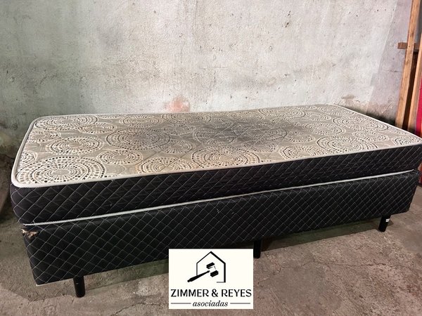 Sommier de Una Plaza con Base Negra y Colchón Estampado - imagen 1