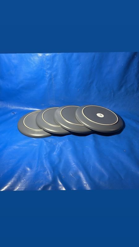 Platos redondos de metal en buen estado - imagen 4