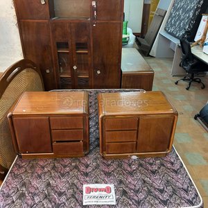 Lote siguiente: Muebles de madera: placard, cómoda y mesa de luz