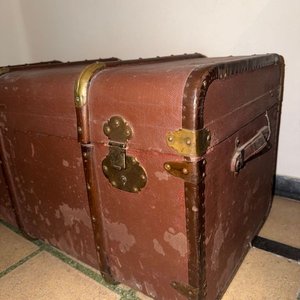 Gran Baúl de Viaje Antiguo Marrón con Herrajes Metálicos - imagen 3