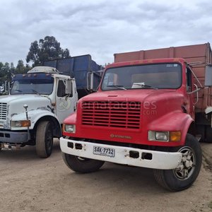 Lote siguiente: Camiones International y Mercedes-Benz en Venta