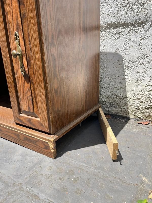 Mueble tipo aparador con diseño antiguo y puerta de patio - imagen 3