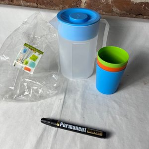 Jarra Plástica para Jugos con 3 Vasos de Colores - imagen 5