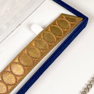 Dos Pulseras: Brazalete Dorado Enchapado y Pulsera Metálica con Circones - imagen 6