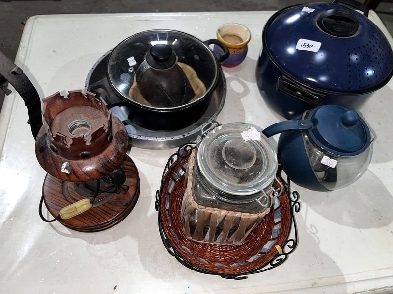 Lote de Ollas, Teteras y Centro de Mesa