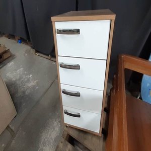 Lote anterior: Mesa de Luz Blanca con 4 Cajones
