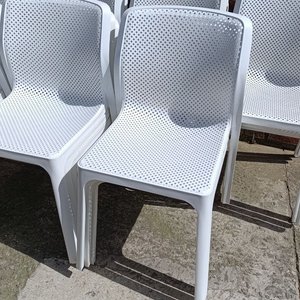 Sillas de Polipropileno Blancas Diseño Calado Moderno - imagen 3