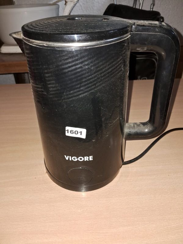 Lote siguiente: Vigore eléctrica jarra a la vista