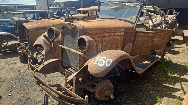 Lote de Autos Antiguos para Restaurar