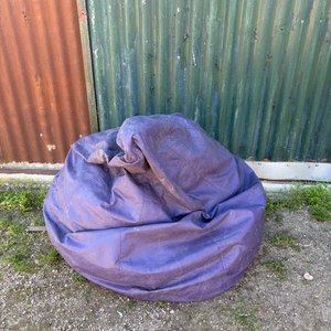Lote anterior: Puf de cuero sintético morado