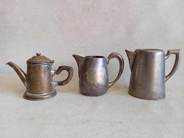 Lote de tres jarritas de metal sellables - imagen 2