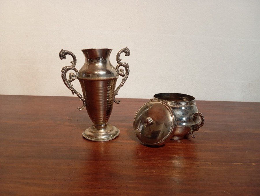 Jarrón y azucarero de metal decorativo - imagen 3