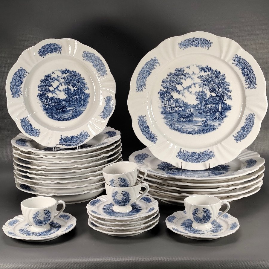 Conjunto de Porcelana Brasilera con Diseño Azul: 26 Piezas