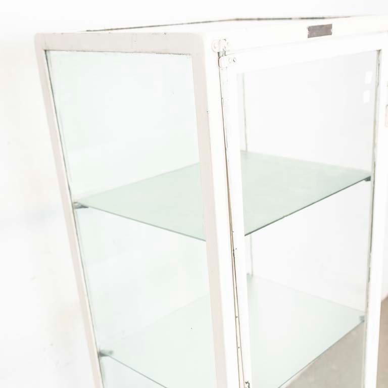 Vitrina de hierro con estantes de vidrio para decoración - imagen 3