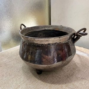 Olla Antigua de Hierro Fundido con Tapa y Tres Patas - imagen 7