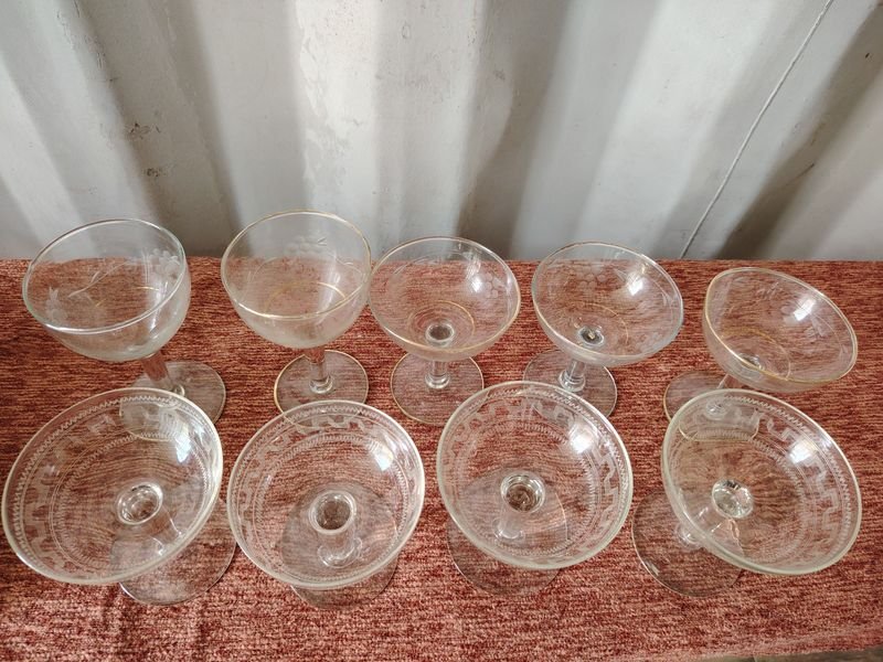 Lote de 8 Copas de Cristal con Grabados y Borde Dorado