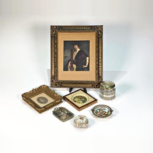 Lote anterior: Lote de 7 Piezas: Cuadros, Cenicero, Pastillero y Pote Decorativo