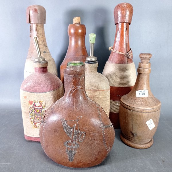 Lote de 7 Botellas Artesanales Forradas en Cuero y Madera - imagen 1