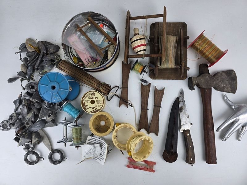 Lote de Accesorios y Herramientas para Pesca: Plomadas, Hilos y Más