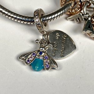 Pulsera Pandora Plata 925 con Dijes Corazón, Abeja y Llave - imagen 5