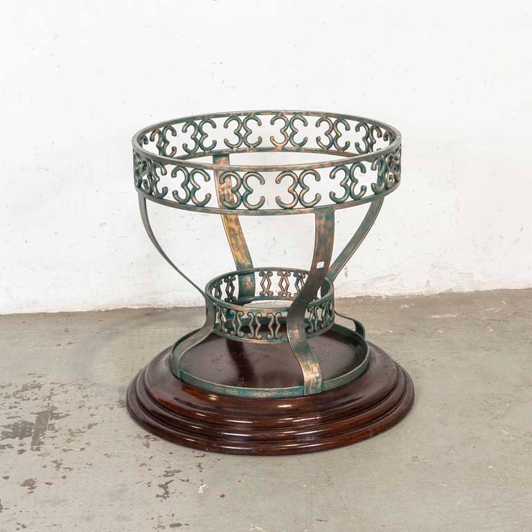 Lote anterior: Base circular en hierro y madera para mesa de comedor