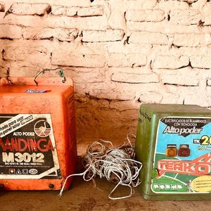 2 Electrificadores de Alambrado (Mandinga y Teako) - imagen 1