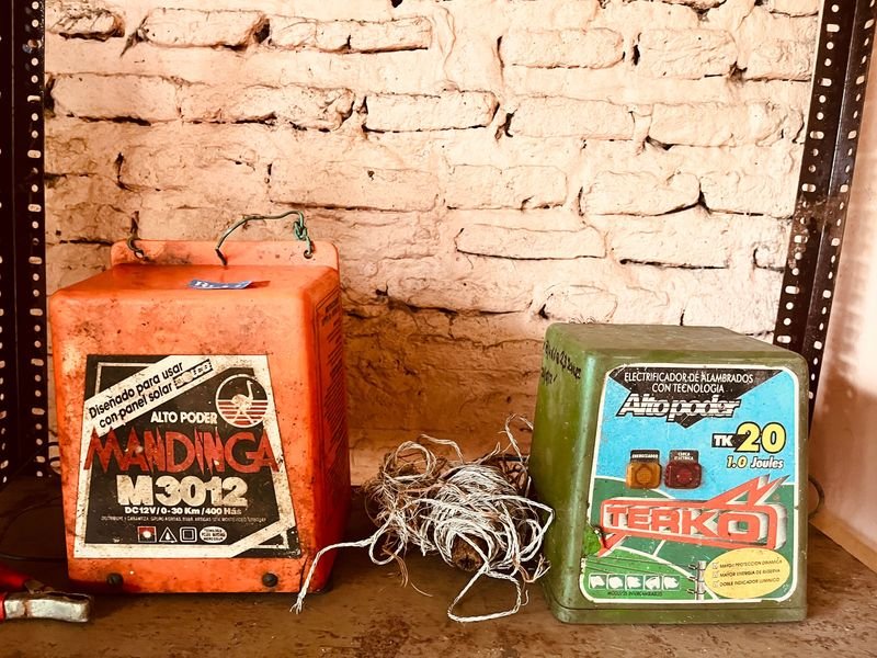 2 Electrificadores de Alambrado (Mandinga y Teako)