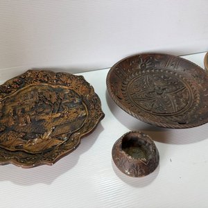 Lote de Platos Decorativos de Cerámica y Madera Tallada - imagen 2