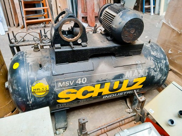 Compresor de aire Schulz motor trifasico 10 hp para venta - imagen 2