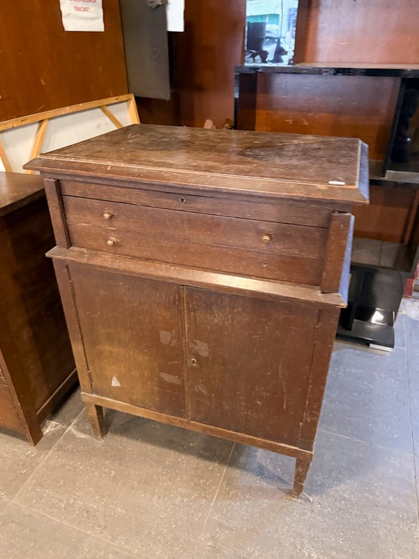 Mueble Antiguo de Madera con Cajón y Puertas