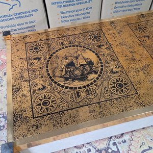 Mesa Ratona Vintage con Bar Interior y Diseño Náutico - imagen 6