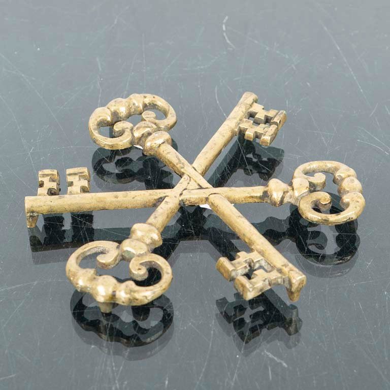 Lote siguiente: Puerta de bronce con llaves cruzadas