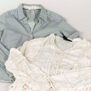 Par de Blusas H&M: Celeste Talle EU 34 y Marfil Talle EU 36 - imagen 2