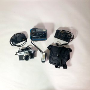 Lote siguiente: Lote de 5 Cámaras Fotográficas Analógicas y Accesorios