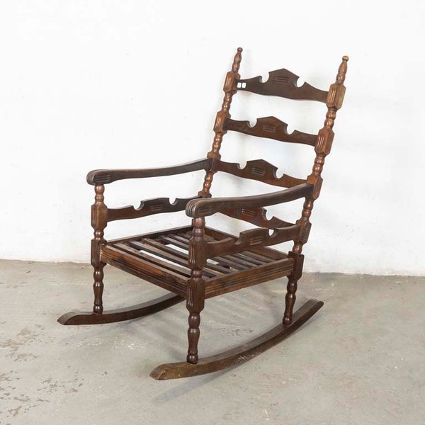 Sillón Mecedora Estilo Provenzal de Madera Oscura