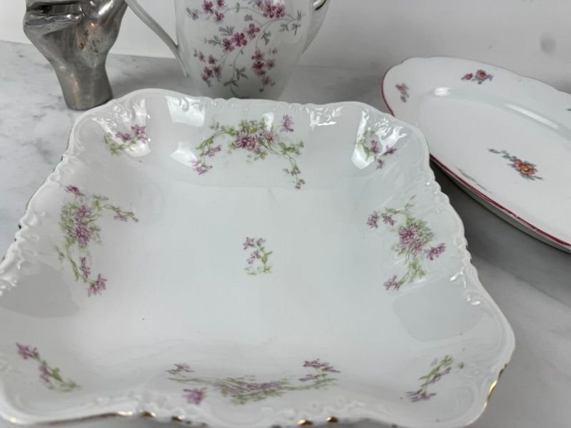 Porcelana Europea con Motivos Florales - imagen 4