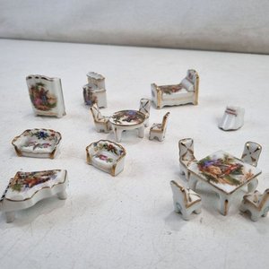 Delicado Set de Miniaturas de Porcelana Limoges Estilo Luis XV con Detalles Dorados - imagen 3